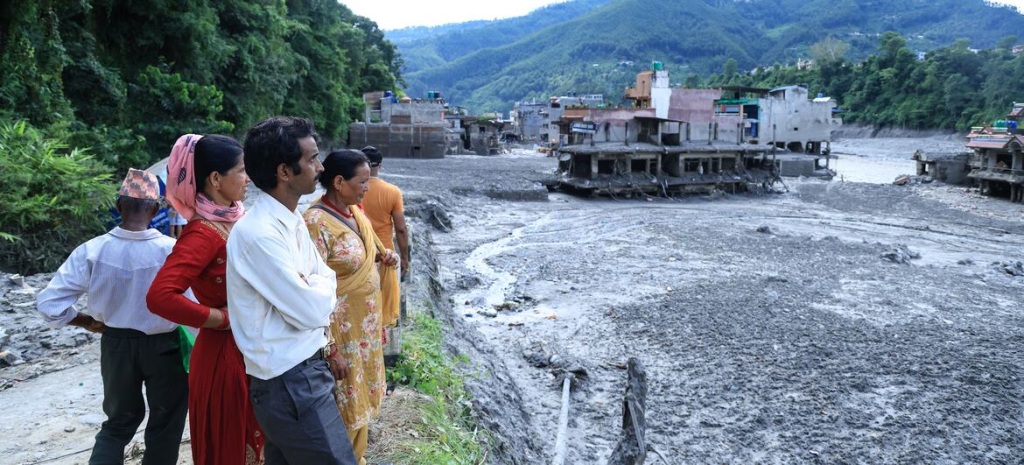 W miarę wzrostu potrzeb liczba ofiar śmiertelnych powodzi w Nepalu przekroczyła 900 osób