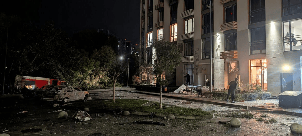 Ukraina: Mieszkańcy zginęli, a dziesiątki zostało rannych w atakach na Charków i Kijów